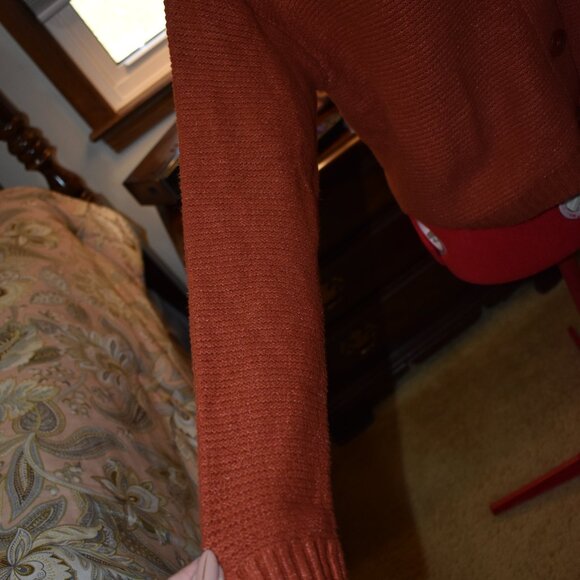 sweater - Picture 4 of 6
